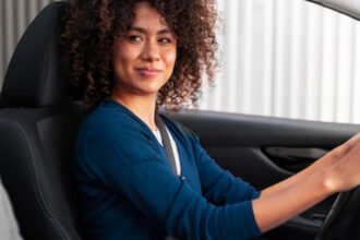 Quel type d’assurance auto est le plus avantageux pour un jeune conducteur ?